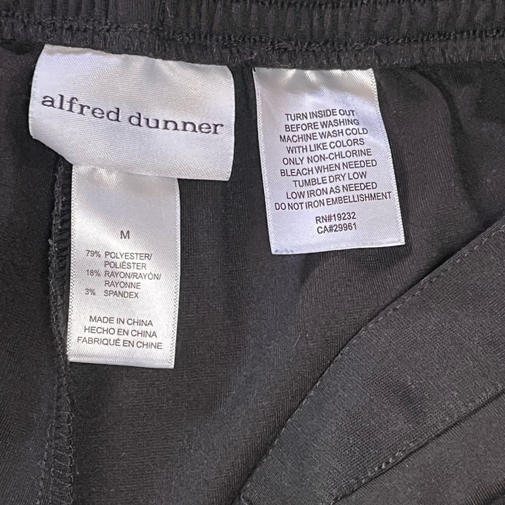 Alfred Dunner black relaxed dress pants, Size M - Picture 4 of 6